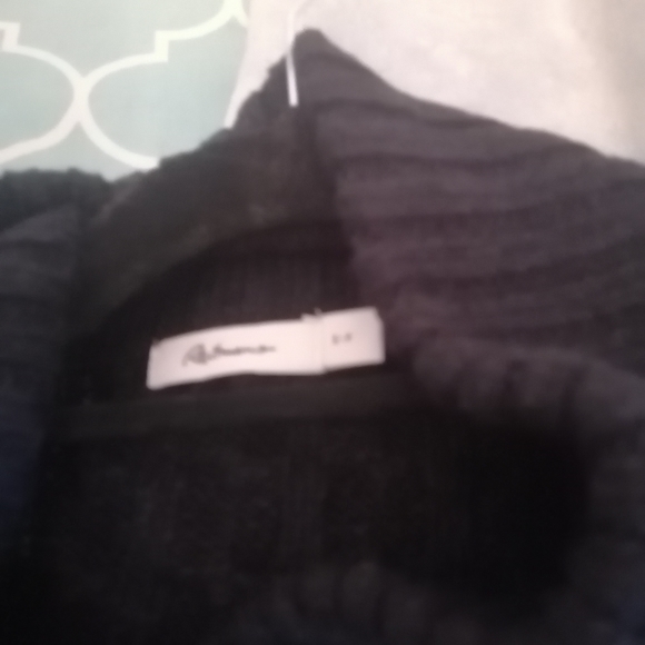 Ladies sweater - Picture 2 of 2